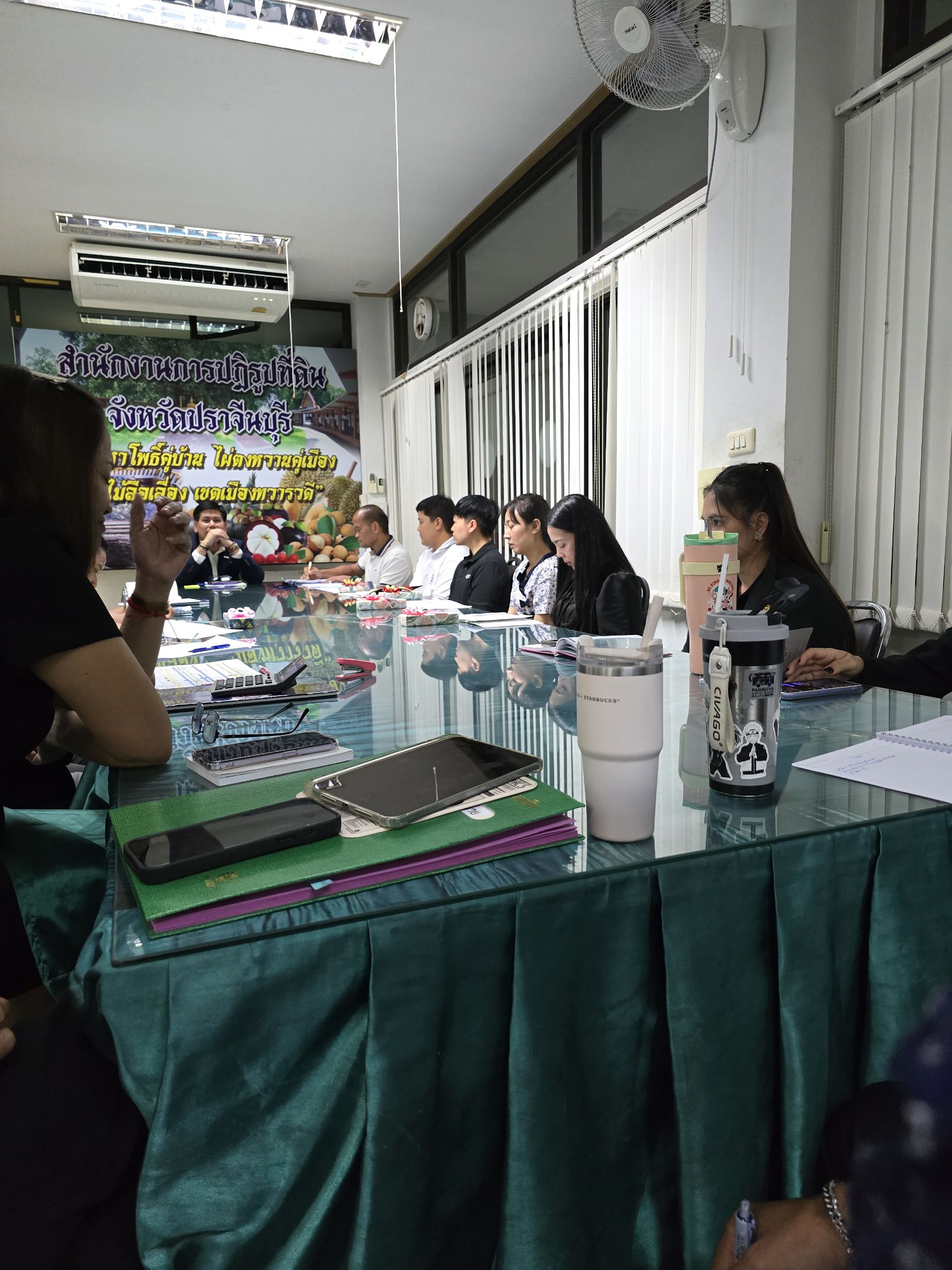 title - วันที่ 9 มิถุนายน 2569 นายวิทูล ประดิษฐบุญ ปฏิรูปที่ดินจังหวัดปราจีนบุรี ได้มอบนโยบาย ของรัฐมนตรีช่วยว่าการกระทรวงเกษตรและสหกรณ์ พร้อมทั้งชี้แจงแนวทางการปฏิบัติงาน แก่บุคลากรในสังกัด โดยได้ร่วมรับฟังปัญหา อุปสรรค และหารือแนวทางการขับเคลื่อนภารกิจตามแผนงานและโครงการประจำปีงบประมาณ พ.ศ. 2569